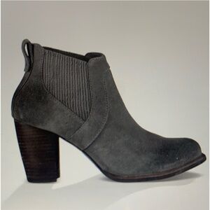 UGG Women's Cobie ll Grey Suede Chelsea Ankle Boot Size 9